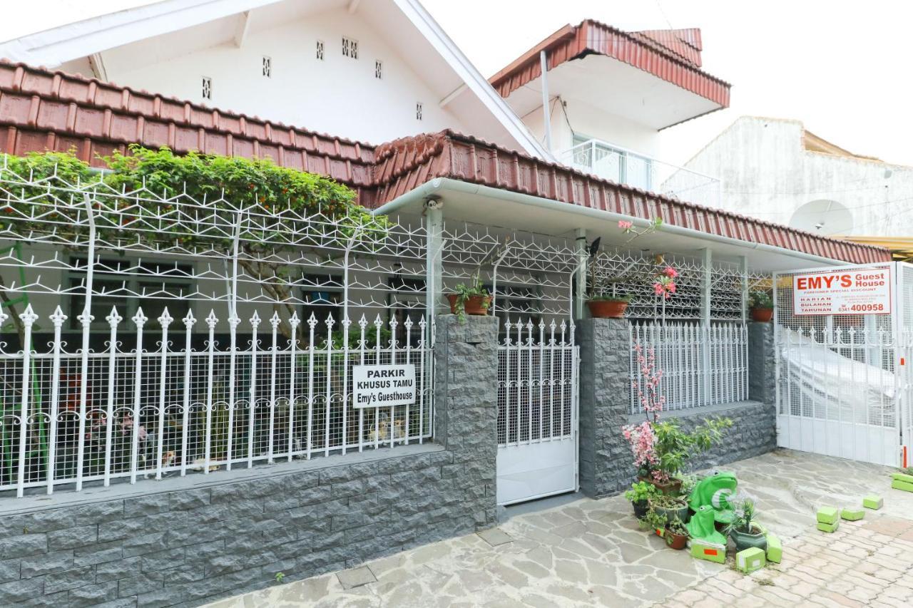 Emy'S Guesthouse Jenggrik Buitenkant foto
